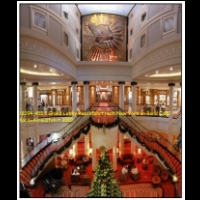 18394 455 1 Grand Lobby Rueckfahrt nach New York an Bord QM2 - Karibikkreuzfahrt 2010.jpg
